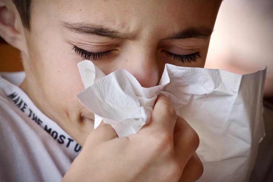 Pourquoi on éternue ? Causes et conséquences