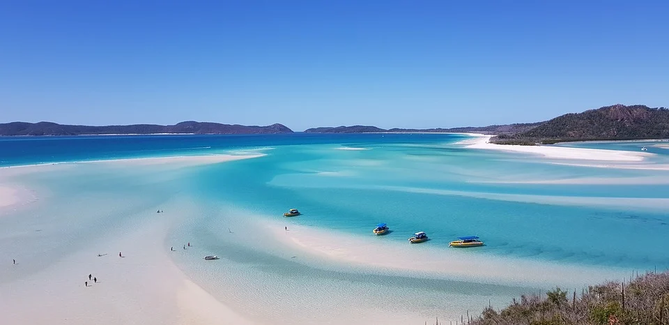 Vue sur les eaux paradisiaques des îles Whitsunday en Australie
